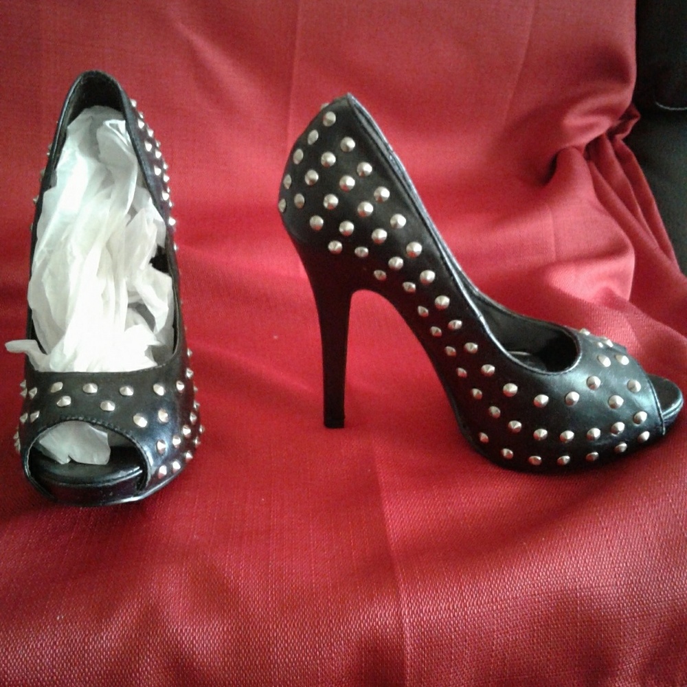 Heel shoe